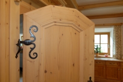 TUERE-ALTHOLZ-BAUHANDWERK.JPG